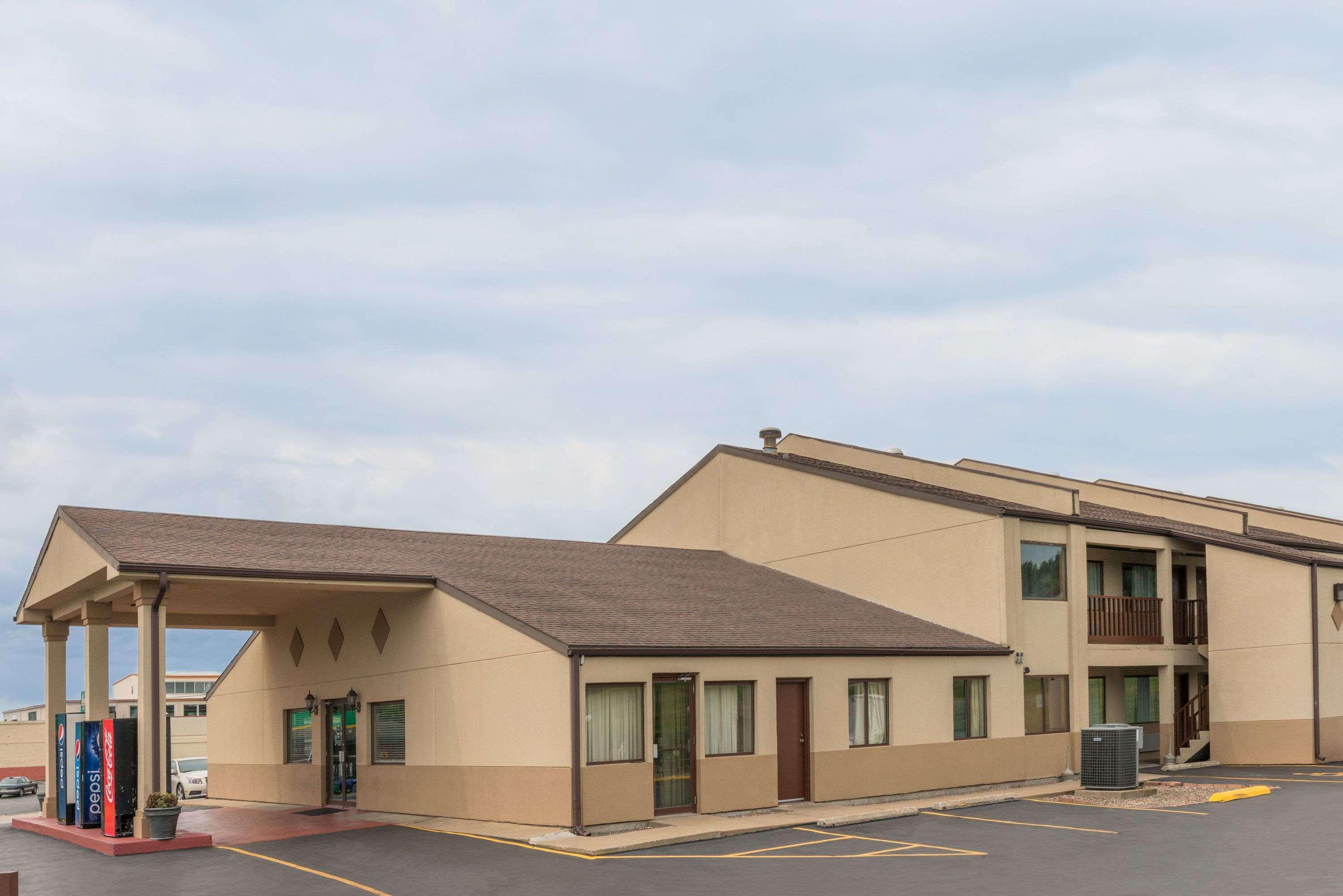 Days Inn By Wyndham Hannibal Buitenkant foto